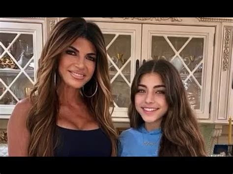 Teresa Giudice, 47, shows off new chest after a breast。